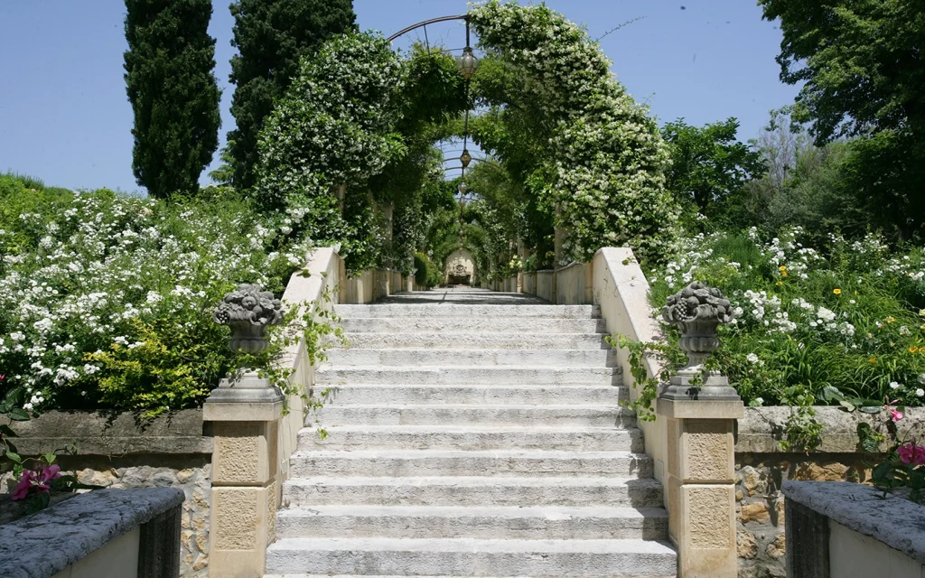 Byblos Art Hotel Villa Amistà: Scenografie d’Eccellenza