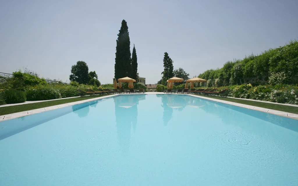 Byblos Art Hotel Villa Amistà: Scenografie d’Eccellenza
