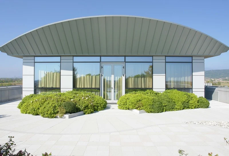 A Rooftop Garden Is Born at the Bank