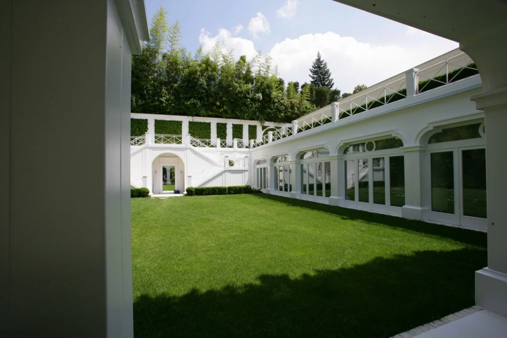 White Geometries