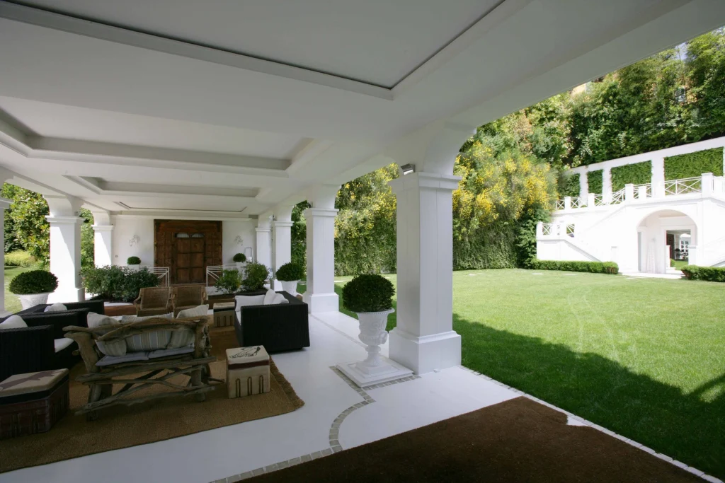 White Geometries