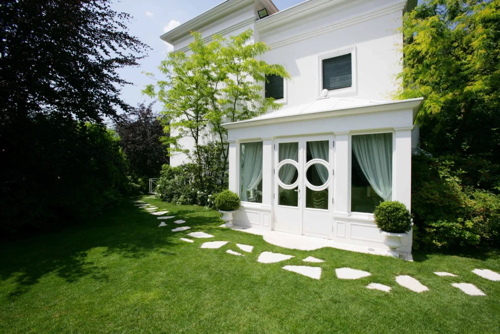 White Geometries