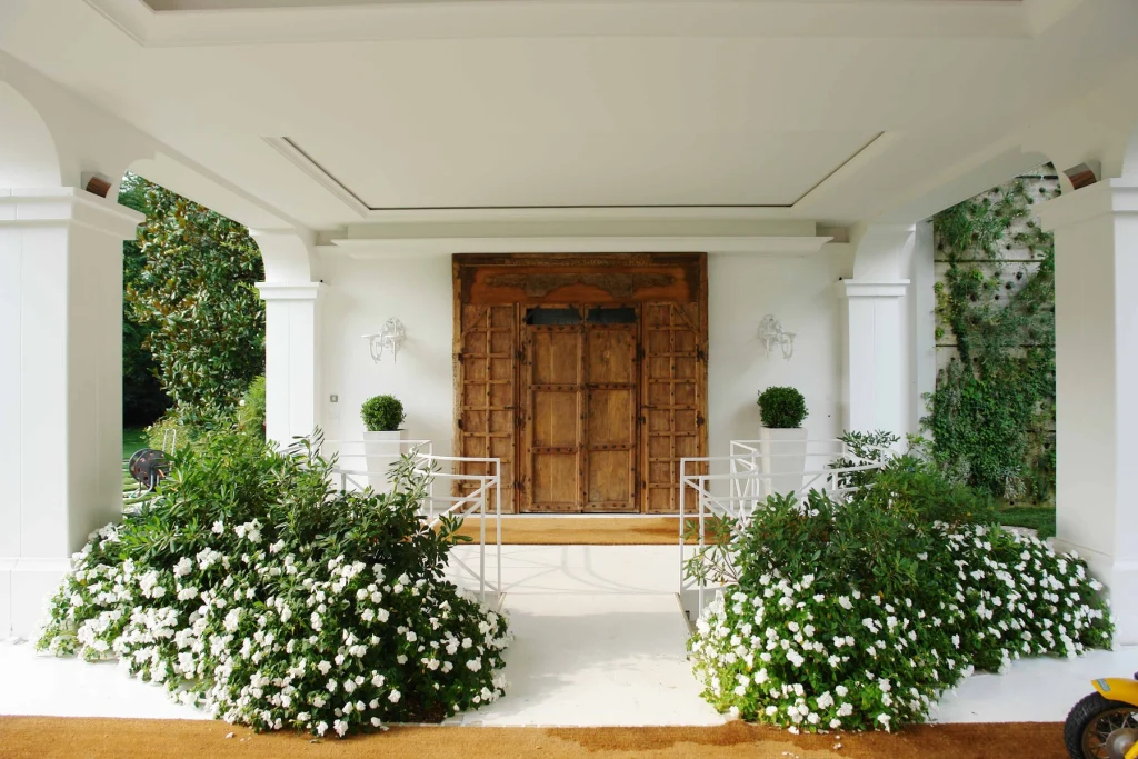 White Geometries