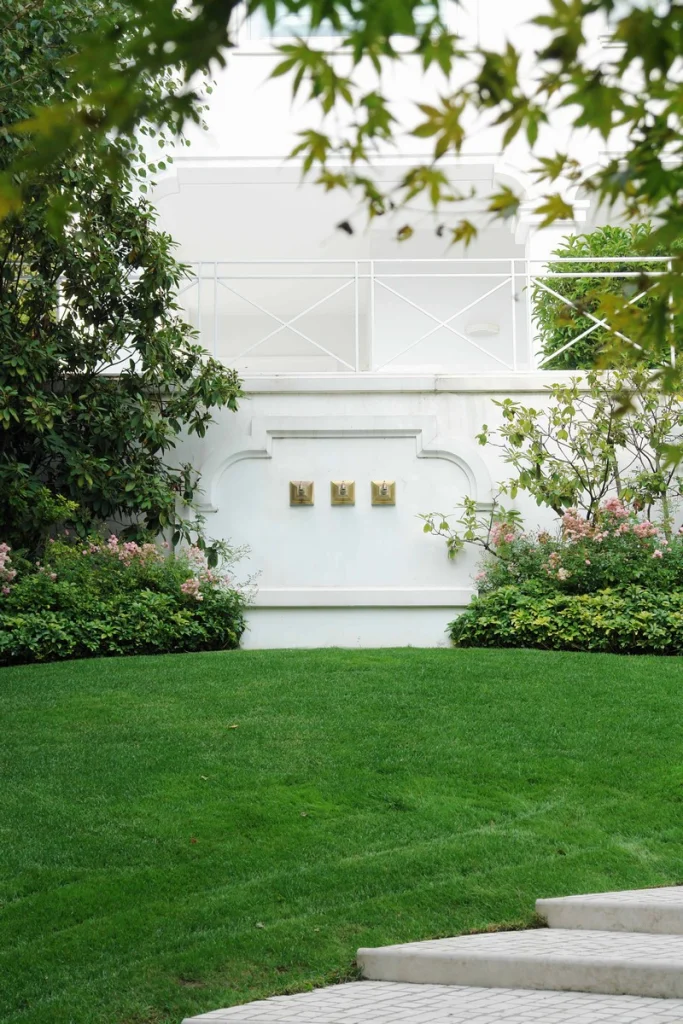 White Geometries