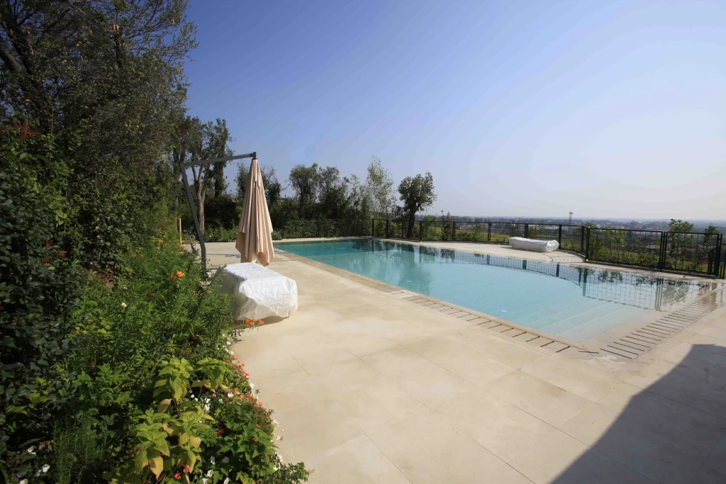 Four-Dimensional Pool