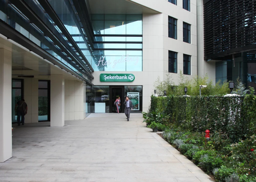 Sekerbank, Istanbul – Sede Direzionale e Giardini