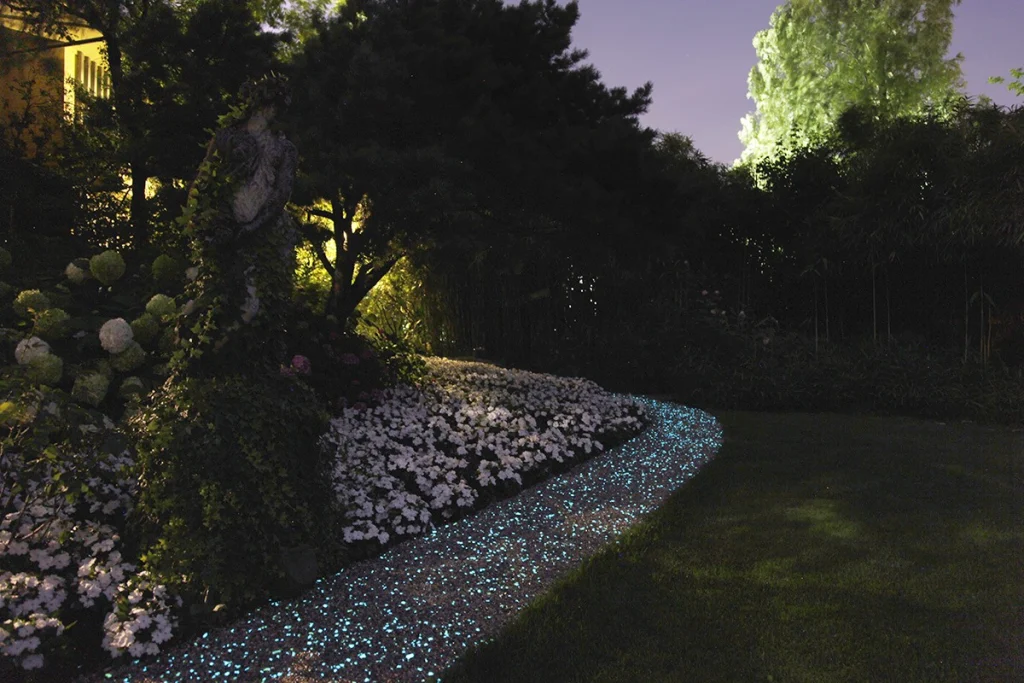 Fluo flooring by Paghera, magical atmospheres in the garden