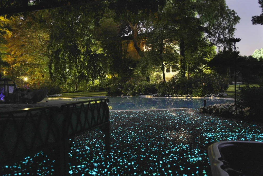 Fluo flooring by Paghera, magical atmospheres in the garden