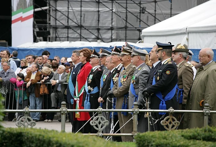 Concert in Piazza Duomo, Milan – “Vegetal tricolours for the Republic’s Day”