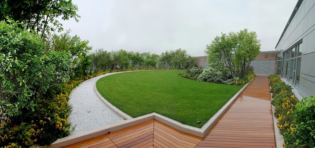 A Rooftop Garden Is Born at the Bank