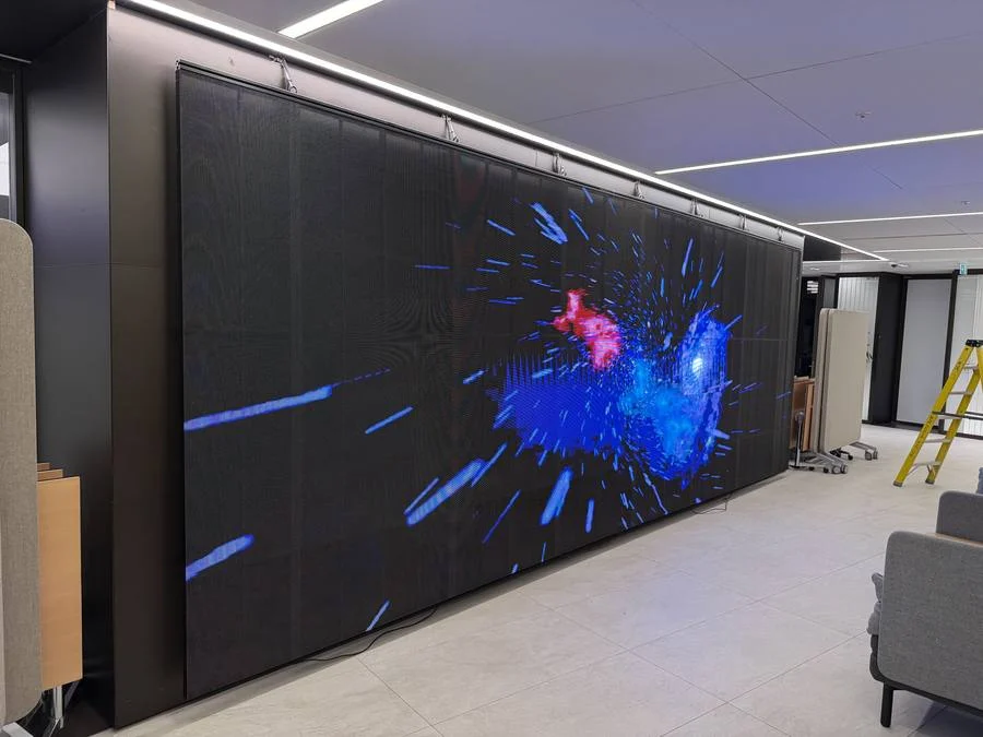 LED wall trasparente in un ufficio