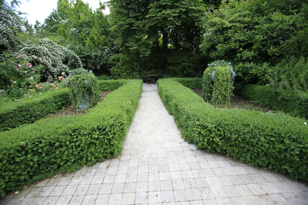 Il parco della sede Paghera a Lonato del Garda