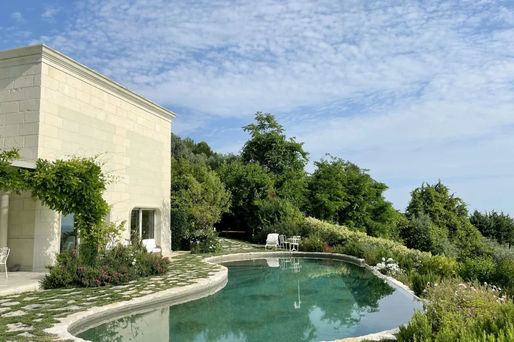 Piscina sul mare, a lavori finiti